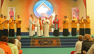 Padre Anthony Elenjimittam con i monaci Ramia e Swami Roberto Padre Anthony Elenjimittam con i monaci Ramia e Swami Roberto