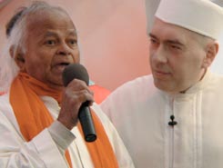 Padre Anthony Elenjimittam al Darshan di Swami Roberto Casarin