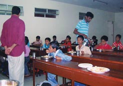 L'école dirigée par le Père Nathan L'école dirigée par le Père Nathan