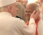 Padre Anthony Elenjimittam al Darshan di Swami Roberto