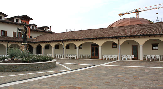 Le monastère avec la coupole