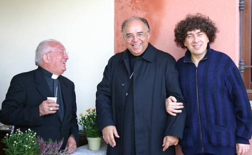 Avec S.E. L'Évêque de Mondovì Mons.Luciano Pacomio et Don Pierino le jour de l'inauguration du Centre donné par Anima Universale à la « Comunità Incontro » - Bene Vagienna (CN), 23 octobre 2004