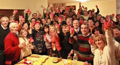 Un moment de fête avec les merveilleux bénévoles d'Anima Universale – Leinì, 17/12/09 Un moment de fête avec les merveilleux bénévoles d'Anima Universale – Leinì, 17/12/09