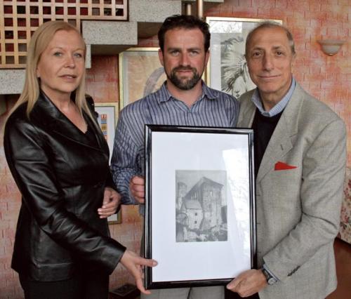 Ramia Carlo Bertacche ha donato un suo quadro a Pippo Franco e a sua moglie Piera in occasione di una delle loro visite alla nostra comunità