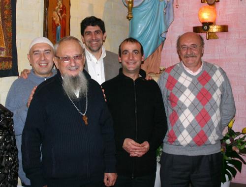 Ramia Osvaldo, Presidente di Anima Universale, con Padre Fulgenzio Cortesi e gli amici Tiziano Belotti e Giammaria Monticelli, rispettivamente Presidente e Tesoriere del Villaggio della Gioia ONLUS in visita al nostro Centro Ramia Osvaldo, Presidente di Anima Universale, con Padre Fulgenzio Cortesi e gli amici Tiziano Belotti e Giammaria Monticelli, rispettivamente Presidente e Tesoriere del Villaggio della Gioia ONLUS in visita al nostro Centro