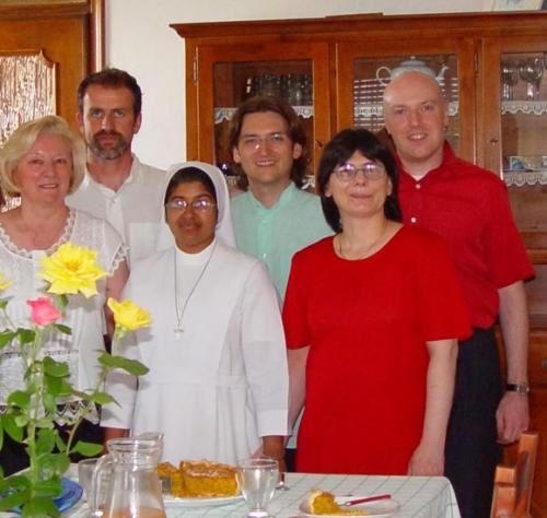 Suor Sheela Jacob FMA di Bangalore ospite della comunità dei monaci Ramia – Leinì, 28 giugno 2009 Suor Sheela Jacob FMA di Bangalore ospite della comunità dei monaci Ramia – Leinì, 28 giugno 2009
