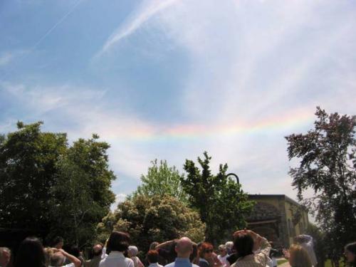 Dopo l’invocazione all’Arcangelo Michael, guidata da Swami Roberto, un segno meraviglioso è apparso nel cielo dell’Ashram in una splendida giornata di sole. – Leinì, 16 maggio 2010