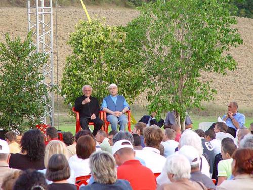 «Chi ama non dimentica» – Swami Roberto con il carissimo amico don Pierino Gelmini a Mulino Silla
