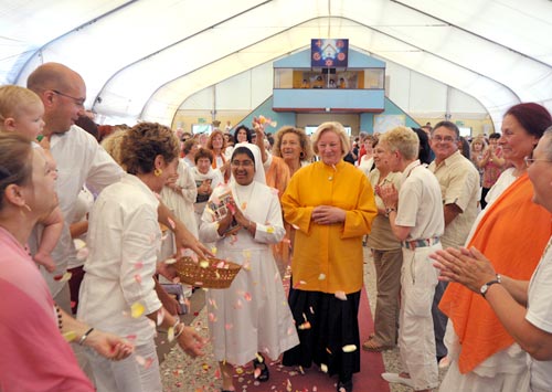 Suor Sheela accompagnata da ramia Agnese