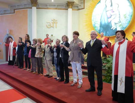 Baptêmes dans le temple Anima Universale à Poggiana