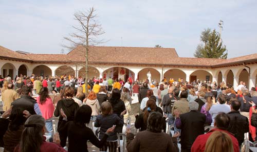 Inauguration du cloître au monastère d'Anima Universale